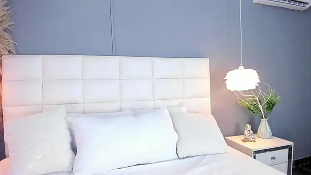 HannaKarson online show from December 16, 2025, 11:36 am