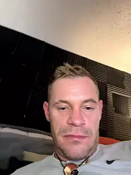 Snapshot of FrankieKentucky chatting on January 6, 2026, 4:44 pm FrankieKentucky online show from January 6, 2026, 4:44 pm