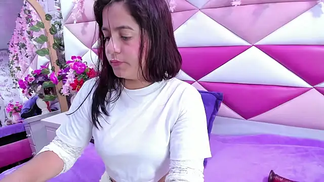 Snapshot of MariaClay chatting on November 8, 2025, 11:47 am MariaClay online show from November 8, 2025, 11:47 am