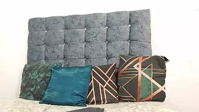 DiannellaforYou online show from February 17, 2025, 10:38 pm