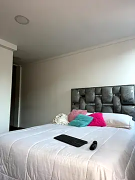 Snapshot of LauraCadwell chatting on September 9, 2025, 11:08 am LauraCadwell online show from September 9, 2025, 11:08 am