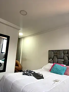 Snapshot of LauraCadwell chatting on September 11, 2025, 11:32 am LauraCadwell online show from September 11, 2025, 11:32 am