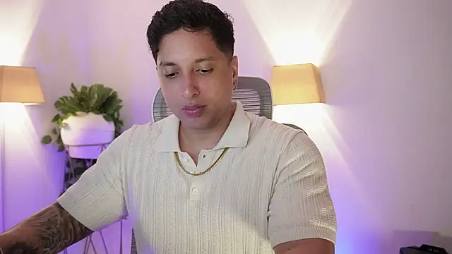 Snapshot of appolo_allen chatting on April 24, 2026, 2:35 am appolo allen online show from April 24, 2026, 2:35 am