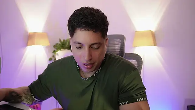 Snapshot of appolo_allen chatting on May 7, 2026, 11:52 pm appolo allen online show from May 7, 2026, 11:52 pm