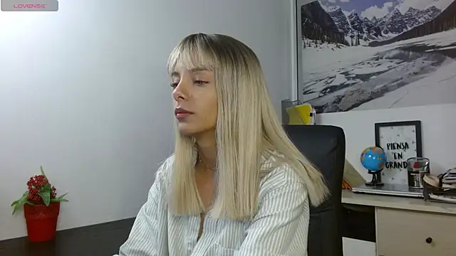 peyton golden1 online show from November 4, 2025, 3:21 am