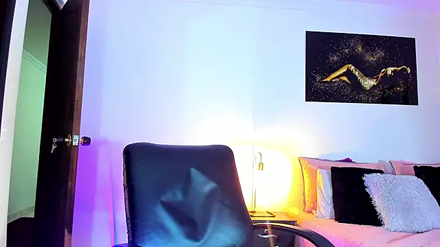 Snapshot of KimberlyBanks2 chatting on March 10, 2025, 11:38 pm KimberlyBanks2 online show from March 10, 2025, 11:38 pm