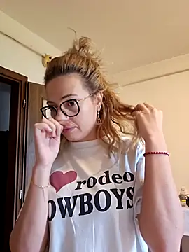 Selenna emma online show from October 16, 2025, 2:03 pm