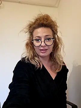 Selenna emma online show from October 2, 2025, 1:47 pm