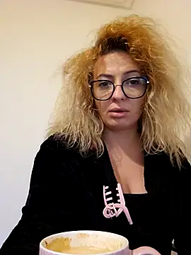 Selenna emma online show from November 10, 2025, 1:27 pm