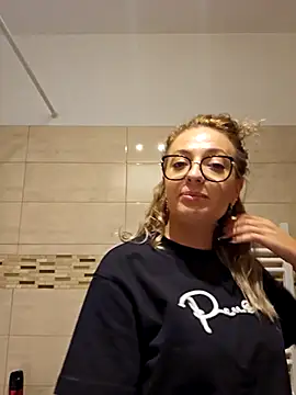 Selenna emma online show from September 20, 2025, 2:22 pm