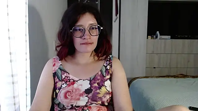 mariana124- online show from February 12, 2025, 9:43 pm