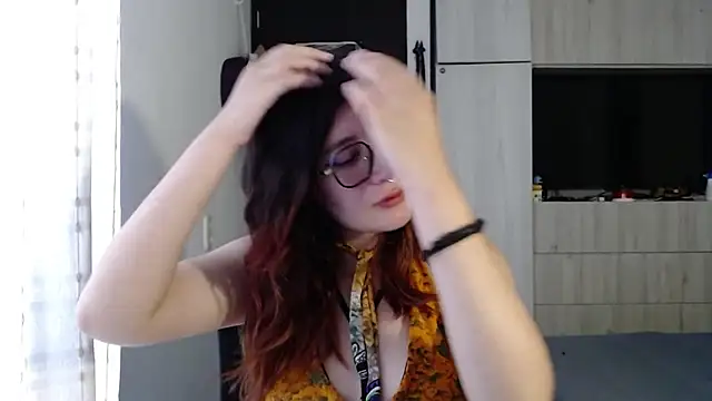 mariana124- online show from March 18, 2025, 6:17 pm