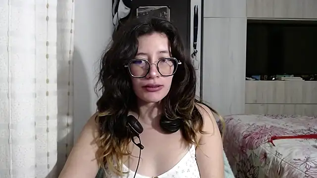 mariana124- online show from October 10, 2025, 1:17 am