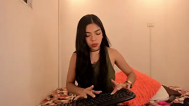 Snapshot of meganrossee69 chatting on January 3, 2025, 3:05 am meganrossee69 online show from January 3, 2025, 3:05 am