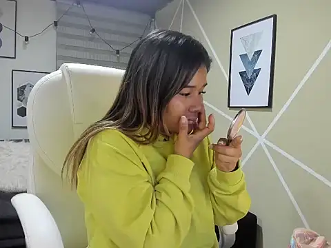 Enma  clark online show from October 29, 2025, 4:11 am