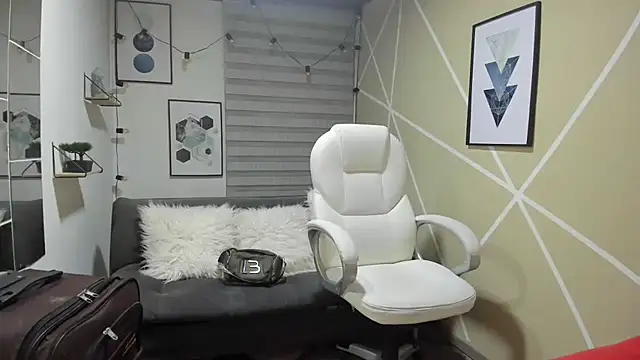 Enma  clark online show from November 25, 2025, 3:29 am