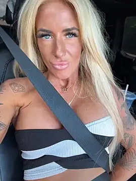 blondiluvsanal online show from June 1, 2026, 8:30 pm