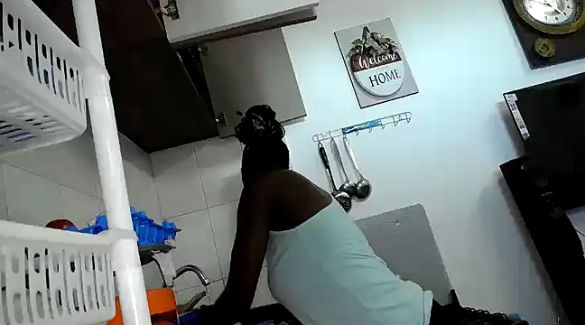 queen-goddess online show from January 6, 2025, 1:19 pm