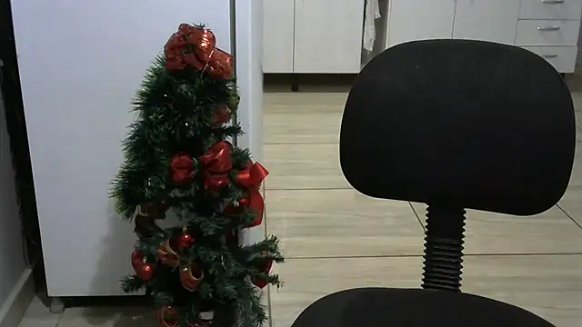 branca18hot online show from December 18, 2025, 2:05 am