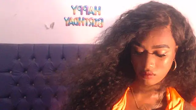 Snapshot of Queennwenn chatting on November 2, 2025, 12:37 am Queennwenn online show from November 2, 2025, 12:37 am