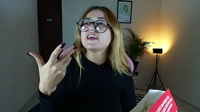 Snapshot of SweetJennaa chatting on April 5, 2026, 4:30 am SweetJennaa online show from April 5, 2026, 4:30 am