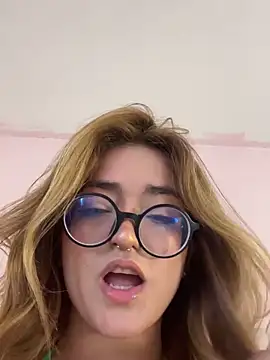 Snapshot of SweetJennaa chatting on December 20, 2025, 9:50 pm SweetJennaa online show from December 20, 2025, 9:50 pm