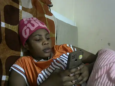 Snapshot of sweetgirlDora chatting on September 17, 2025, 4:42 pm sweetgirlDora online show from September 17, 2025, 4:42 pm