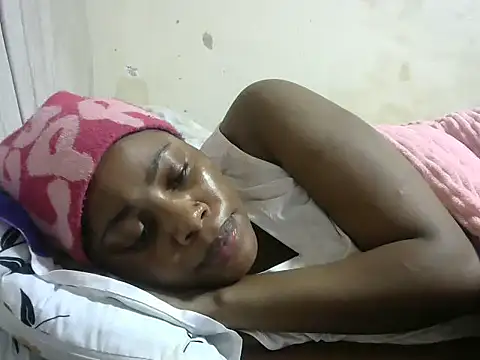 Snapshot of sweetgirlDora chatting on October 4, 2025, 8:32 pm sweetgirlDora online show from October 4, 2025, 8:32 pm