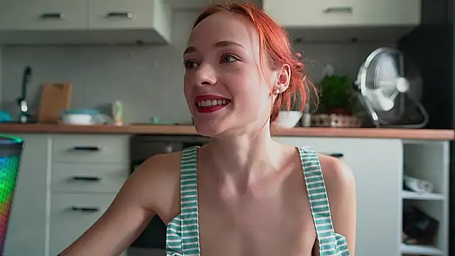Snapshot of MiaRouge chatting on July 9, 2026, 2:38 pm MiaRouge online show from July 9, 2026, 2:38 pm