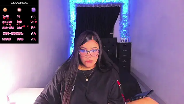 Snapshot of Mariana_Hasper_ chatting on February 7, 2025, 12:09 am Mariana Hasper  online show from February 7, 2025, 12:09 am