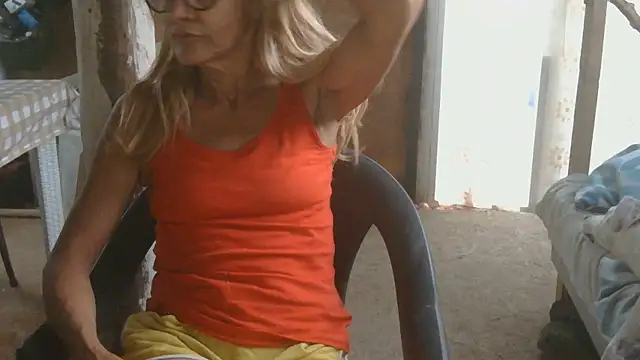 Snapshot of couplemilf2 chatting on June 6, 2026, 7:08 pm couplemilf2 online show from June 6, 2026, 7:08 pm