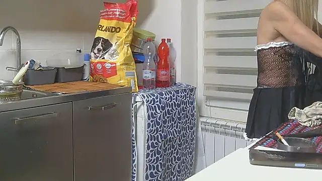 couplemilf2 online show from April 1, 2026, 6:05 pm