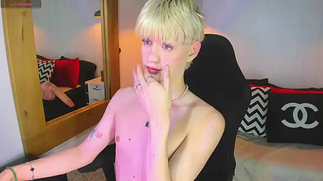 VladHellsing4 online show from February 4, 2026, 2:23 pm