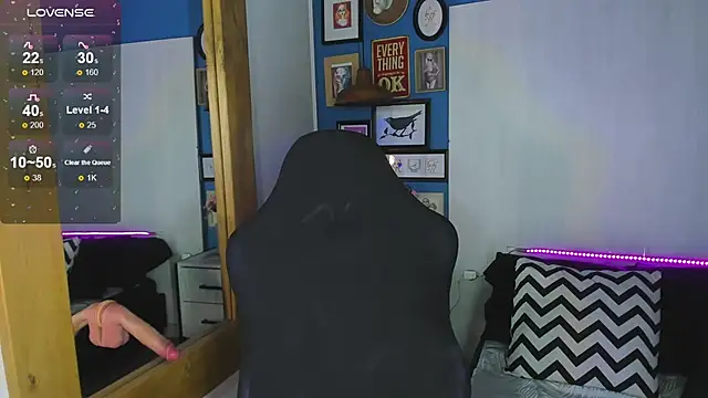 VladHellsing4 online show from November 19, 2025, 2:39 pm