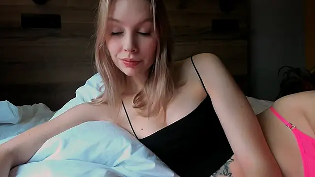 MiaDavis21 online show from March 21, 2025, 4:49 am