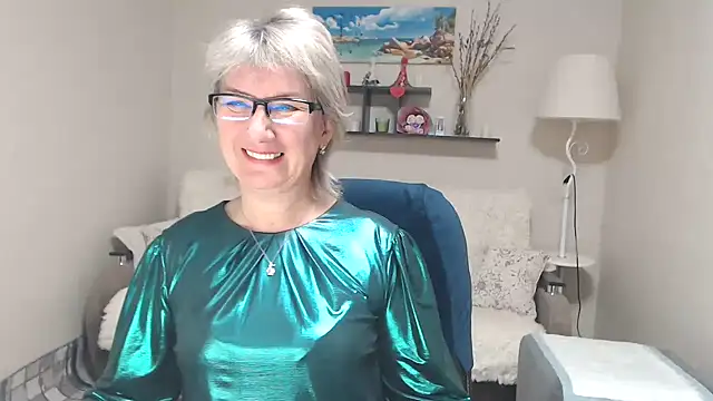 Snapshot of FleurMays chatting on November 9, 2025, 5:00 am FleurMays online show from November 9, 2025, 5:00 am