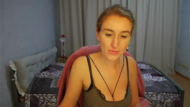 Sophiloren online show from June 3, 2026, 3:39 pm