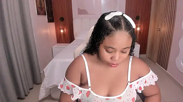 Leah Sweetie online show from November 12, 2025, 10:19 am