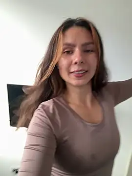 SofiaG  online show from February 4, 2026, 10:27 pm