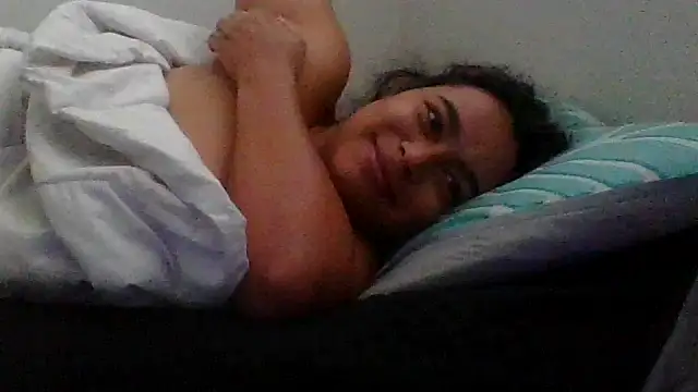 Snapshot of cinnaminnie chatting on November 18, 2025, 5:16 pm cinnaminnie online show from November 18, 2025, 5:16 pm