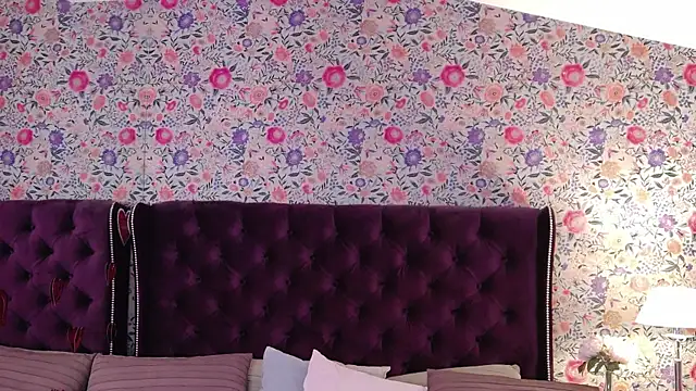 Snapshot of Evapeach_ chatting on February 21, 2025, 1:44 pm Evapeach online show from February 21, 2025, 1:44 pm