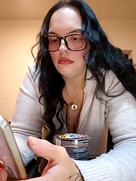 Snapshot of Jujuicy_97 chatting on December 3, 2025, 6:40 pm Jujuicy 97 online show from December 3, 2025, 6:40 pm