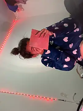 Snapshot of Bunny_bel chatting on February 10, 2025, 4:30 am Bunny bel online show from February 10, 2025, 4:30 am