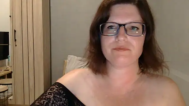 Snapshot of CrimsonMistress chatting on October 7, 2025, 10:11 pm CrimsonMistress online show from October 7, 2025, 10:11 pm