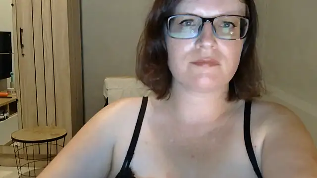 Snapshot of CrimsonMistress chatting on October 14, 2025, 10:42 pm CrimsonMistress online show from October 14, 2025, 10:42 pm