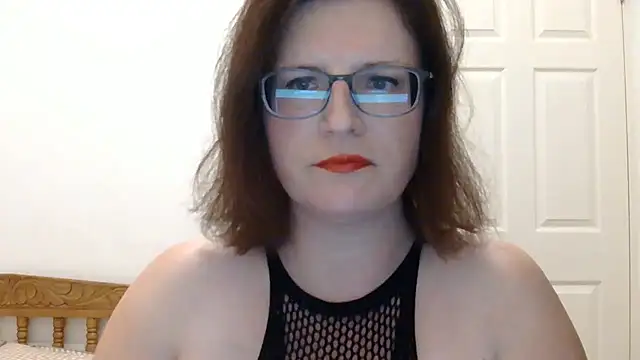 Snapshot of CrimsonMistress chatting on December 1, 2025, 7:04 pm CrimsonMistress online show from December 1, 2025, 7:04 pm