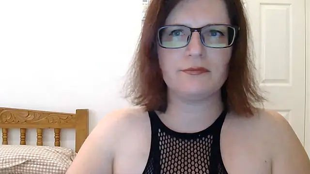 Snapshot of CrimsonMistress chatting on November 25, 2025, 10:32 pm CrimsonMistress online show from November 25, 2025, 10:32 pm