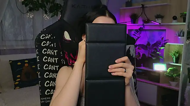 Snapshot of KiraLiLime chatting on March 21, 2025, 9:45 pm KiraLiLime online show from March 21, 2025, 9:45 pm