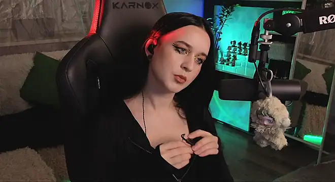 Snapshot of KiraLiLime chatting on November 29, 2025, 6:19 pm KiraLiLime online show from November 29, 2025, 6:19 pm