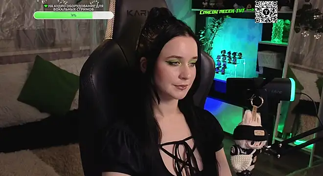 Snapshot of KiraLiLime chatting on October 22, 2025, 6:40 pm KiraLiLime online show from October 22, 2025, 6:40 pm